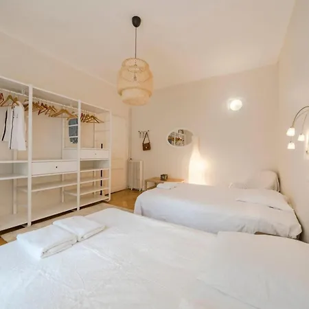 Cozystay 1225 Bourgeois Charm In Center