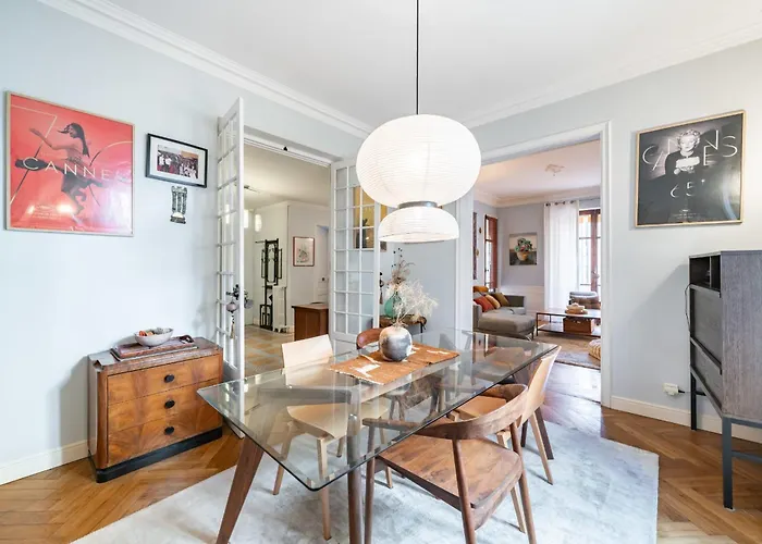 Cozystay 1225 Bourgeois Charm In Center