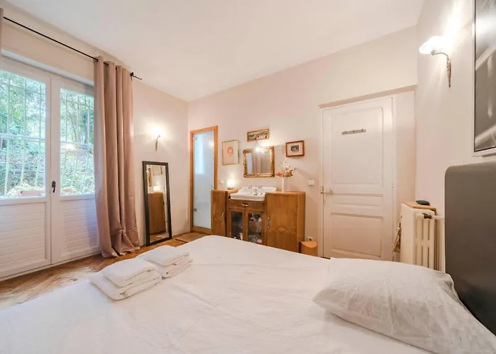 Cozystay 1225 Bourgeois Charm In Center *