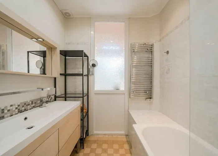 アパート Cozystay 1225 Bourgeois Charm In Center