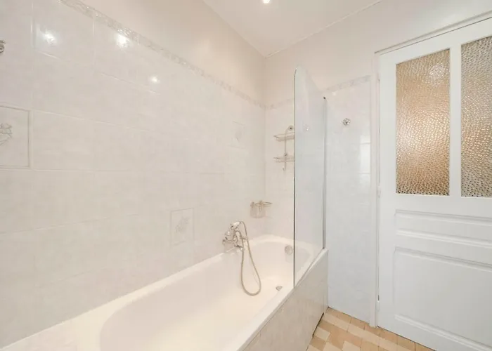 Cozystay 1225 Bourgeois Charm In Center カンヌ