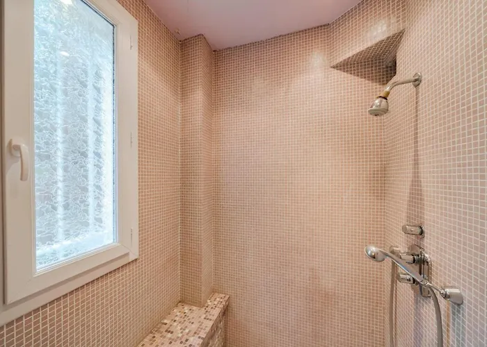 アパート Cozystay 1225 Bourgeois Charm In Center