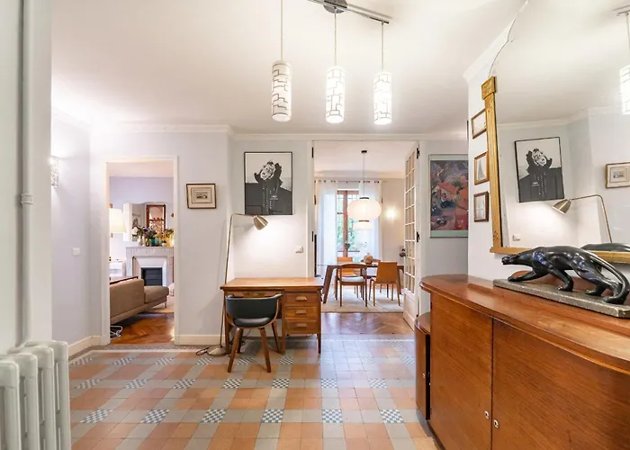 Cozystay 1225 Bourgeois Charm In Center *