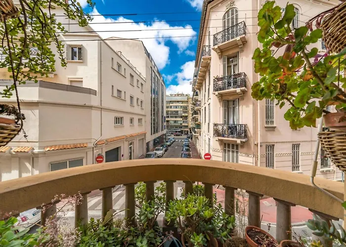 Cozystay 1225 Bourgeois Charm In Center * カンヌ